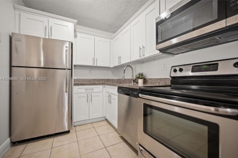 Copropriété à louer à Hialeah, Floride: 2 chambres, 82.03 m2 № 2390062 - photo 15
