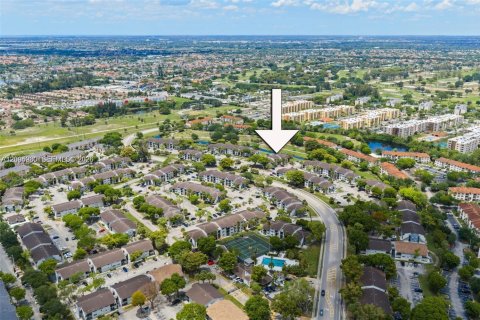 Condo à Hialeah, Floride, 2 chambres  № 2390062