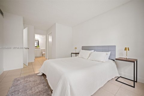 Copropriété à louer à Hialeah, Floride: 2 chambres, 82.03 m2 № 2390062 - photo 9