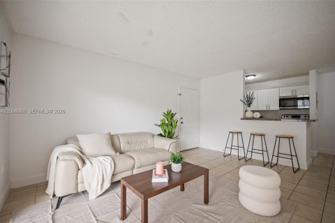 Copropriété à louer à Hialeah, Floride: 2 chambres, 82.03 m2 № 2390062 - photo 6