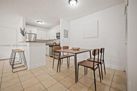 Copropriété à louer à Hialeah, Floride: 2 chambres, 82.03 m2 № 2390062 - photo 7