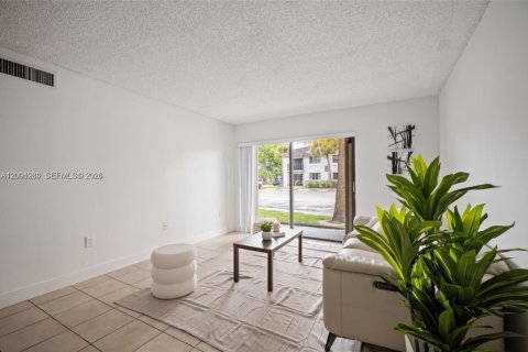 Copropriété à louer à Hialeah, Floride: 2 chambres, 82.03 m2 № 2390062 - photo 29