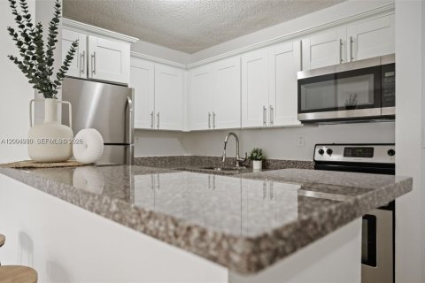 Copropriété à louer à Hialeah, Floride: 2 chambres, 82.03 m2 № 2390062 - photo 14