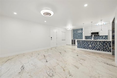 Condominio en alquiler en Tampa, Florida, 1 dormitorio, 72.09 m2 № 1871104 - foto 11