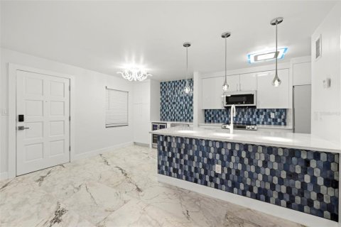 Condominio en alquiler en Tampa, Florida, 1 dormitorio, 72.09 m2 № 1871104 - foto 10
