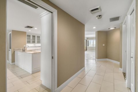 Condo in North Palm Beach, Florida, 3 bedrooms № 2089399 - photo 7