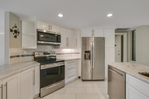 Condo in North Palm Beach, Florida, 3 bedrooms № 2089399 - photo 9