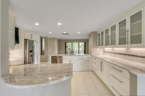 Condo in North Palm Beach, Florida, 3 bedrooms № 2089399 - photo 12