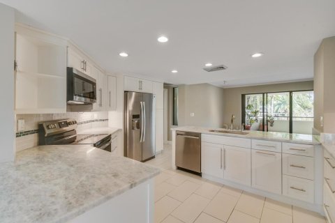 Condo in North Palm Beach, Florida, 3 bedrooms № 2089399 - photo 11
