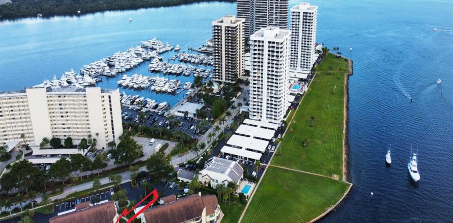 Condo in North Palm Beach, Florida, 3 bedrooms № 2089399