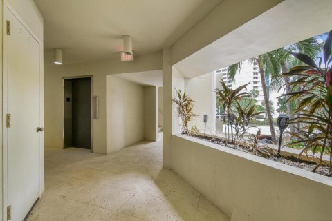 Condo in North Palm Beach, Florida, 3 bedrooms № 2089399 - photo 6