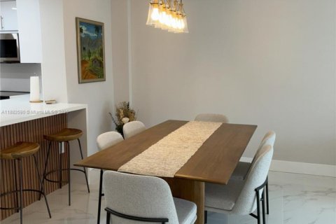 Condo in Miami Beach, Florida, 1 bedroom  № 1978064 - photo 28