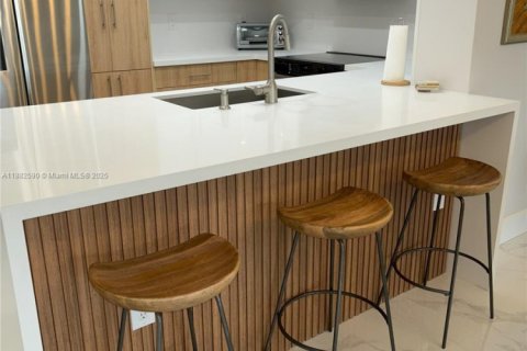 Condo in Miami Beach, Florida, 1 bedroom  № 1978064 - photo 6