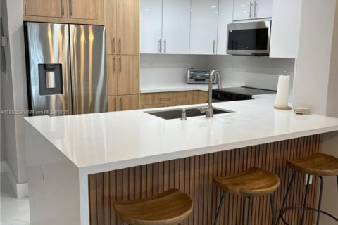 Condo in Miami Beach, Florida, 1 bedroom  № 1978064 - photo 7