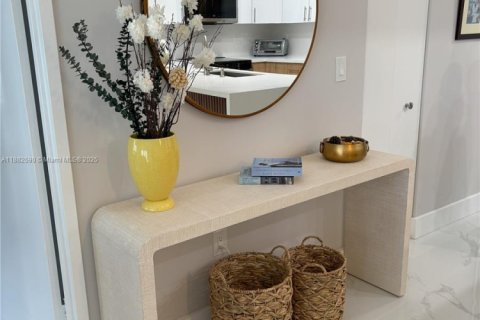 Condo in Miami Beach, Florida, 1 bedroom  № 1978064 - photo 27