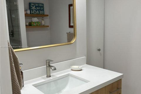 Condo in Miami Beach, Florida, 1 bedroom  № 1978064 - photo 8