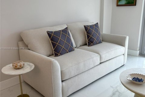 Condo in Miami Beach, Florida, 1 bedroom  № 1978064 - photo 25