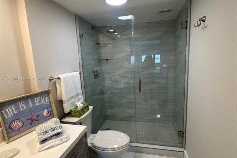 Condo in Miami Beach, Florida, 1 bedroom  № 1978064 - photo 16