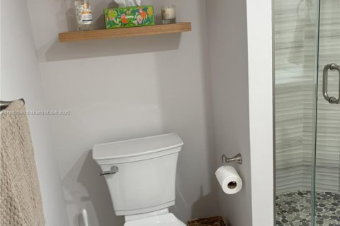 Condo in Miami Beach, Florida, 1 bedroom  № 1978064 - photo 9