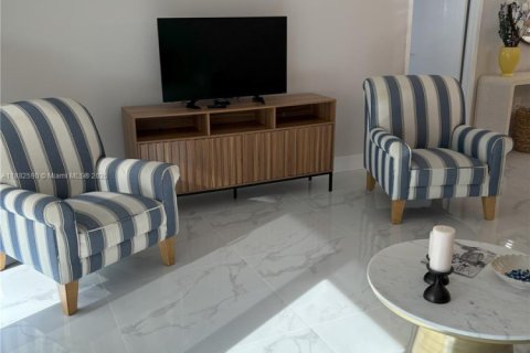 Condo in Miami Beach, Florida, 1 bedroom  № 1978064 - photo 23