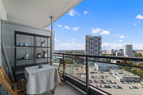 Condo in Miami, Florida, 1 bedroom  № 1992715 - photo 21