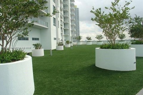 Condo in Miami, Florida, 1 bedroom  № 1992715 - photo 27