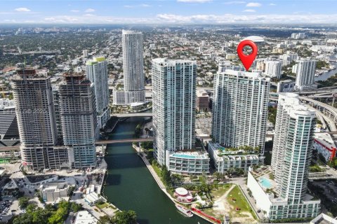 Condo in Miami, Florida, 1 bedroom  № 1992715 - photo 2