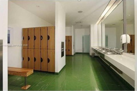 Condo in Miami, Florida, 1 bedroom  № 1992715 - photo 30