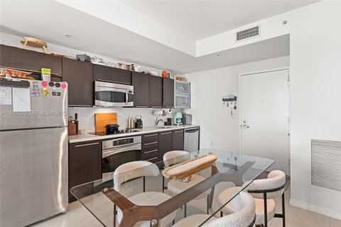 Condo in Miami, Florida, 1 bedroom  № 1992715 - photo 12