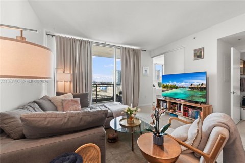 Condo in Miami, Florida, 1 bedroom  № 1992715 - photo 13