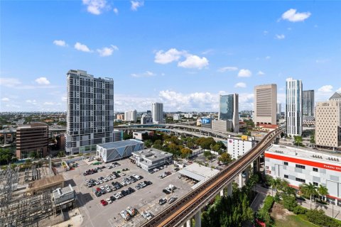 Condo in Miami, Florida, 1 bedroom  № 1992715 - photo 20