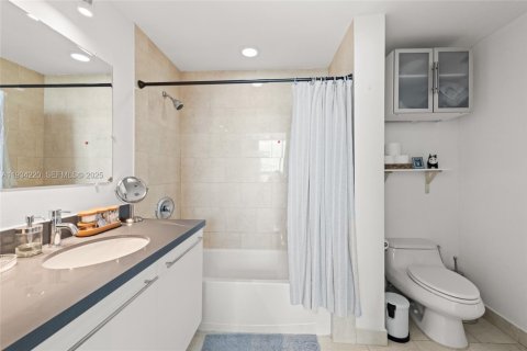Condo in Miami, Florida, 1 bedroom  № 1992715 - photo 18
