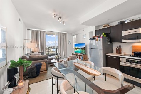 Condo in Miami, Florida, 1 bedroom  № 1992715 - photo 10