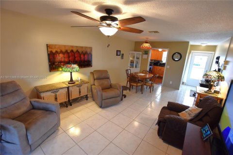 Casa en venta en West Palm Beach, Florida, 2 dormitorios, 77.02 m2 № 1967290 - foto 5
