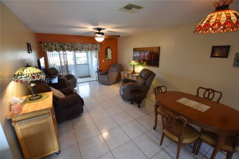Casa en venta en West Palm Beach, Florida, 2 dormitorios, 77.02 m2 № 1967290 - foto 4