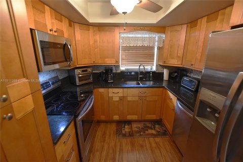 Casa en venta en West Palm Beach, Florida, 2 dormitorios, 77.02 m2 № 1967290 - foto 7