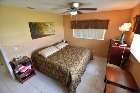 Casa en venta en West Palm Beach, Florida, 2 dormitorios, 77.02 m2 № 1967290 - foto 10
