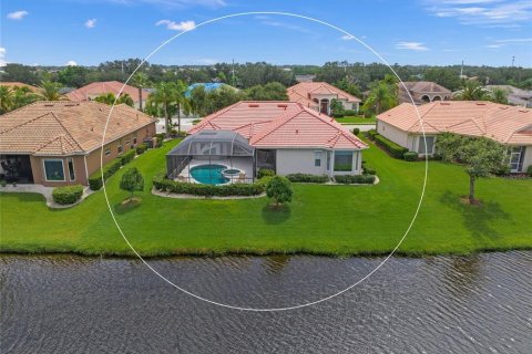House in Sarasota, Florida 4 bedrooms, 230.49 sq.m. № 1902341 - photo 3
