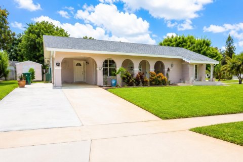 House in Port St. Lucie, Florida 3 bedrooms, 112.6 sq.m. № 2278687