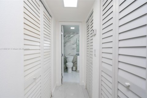 Copropriété à vendre à Miami, Floride: 1 chambre, 66.15 m2 № 1888180 - photo 11