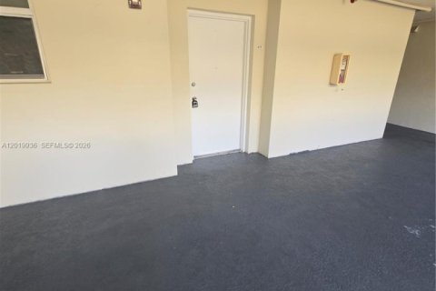Снять в аренду кондоминиум в Майами, Флорида 2 спальни, 72.46м2, № 2077727 - фото 18