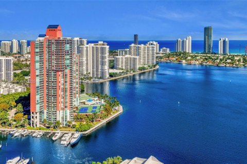 Condominio en venta en Aventura, Florida, 2 dormitorios, 149.57 m2 № 2077223 - foto 5