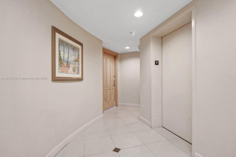 Condominio en venta en Aventura, Florida, 2 dormitorios, 149.57 m2 № 2077223 - foto 15