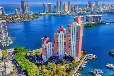 Condominio en Aventura, Florida, 2 dormitorios  № 2077223