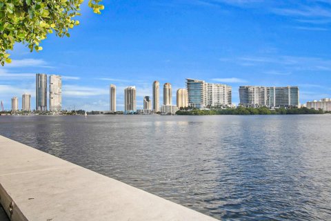 Condominio en venta en Aventura, Florida, 2 dormitorios, 149.57 m2 № 2077223 - foto 8