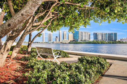 Condominio en venta en Aventura, Florida, 2 dormitorios, 149.57 m2 № 2077223 - foto 9