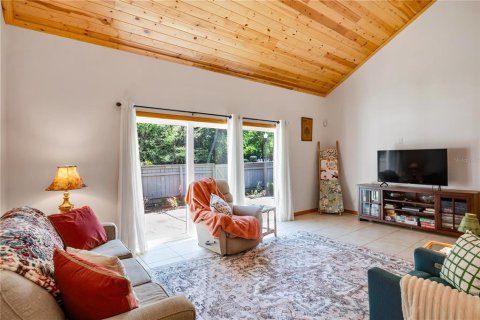 Condo in Winter Springs, Florida, 4 bedrooms № 2097997 - photo 7