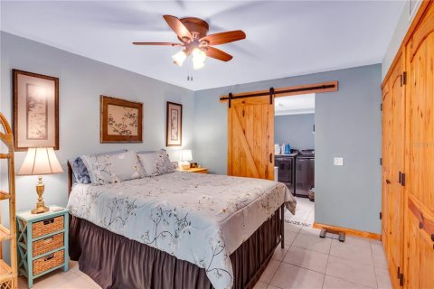 Condo in Winter Springs, Florida, 4 bedrooms № 2097997 - photo 12