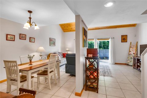 Condo in Winter Springs, Florida, 4 bedrooms № 2097997 - photo 10