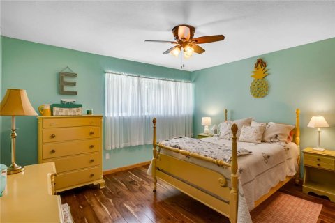 Condo in Winter Springs, Florida, 4 bedrooms № 2097997 - photo 19
